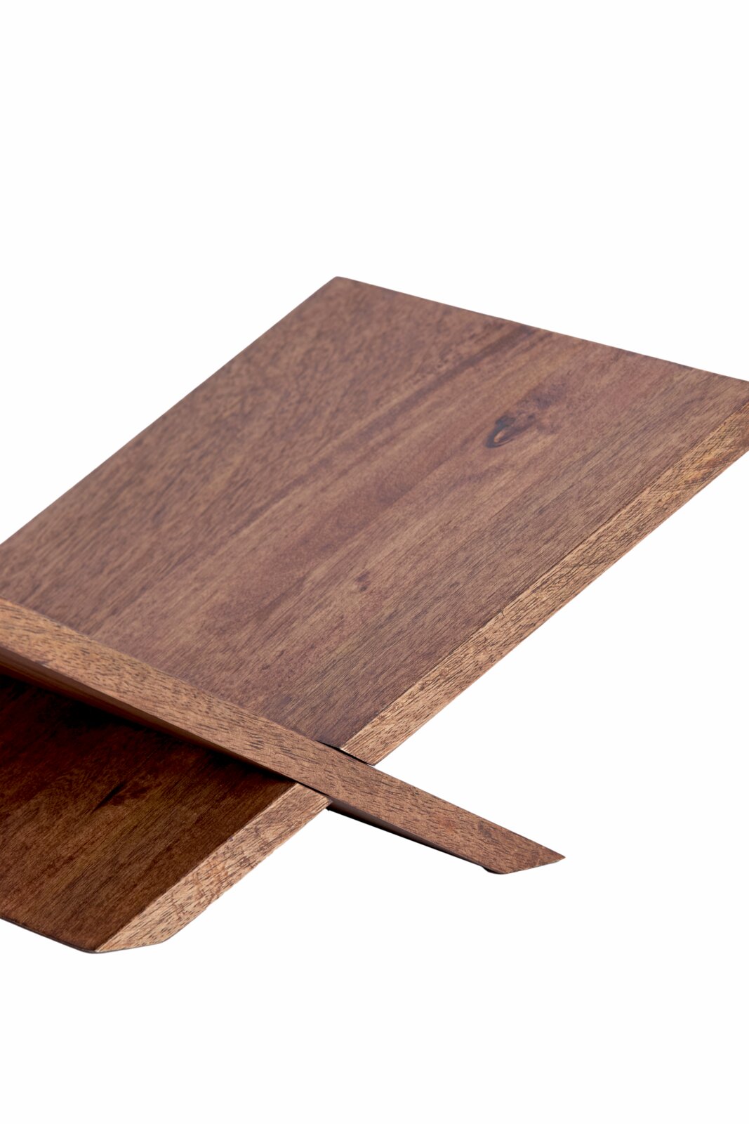 Schräg von oben gezeigte Detailansicht einer kreuzförmigen Möbelkonstruktion aus warmbraunem Holz mit natürlicher Maserung.