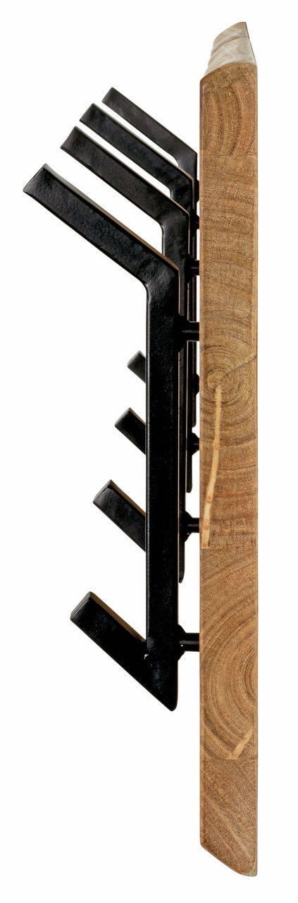 Seitenansicht einer Wandgarderobe mit Holzleiste und schwarzen Haken.