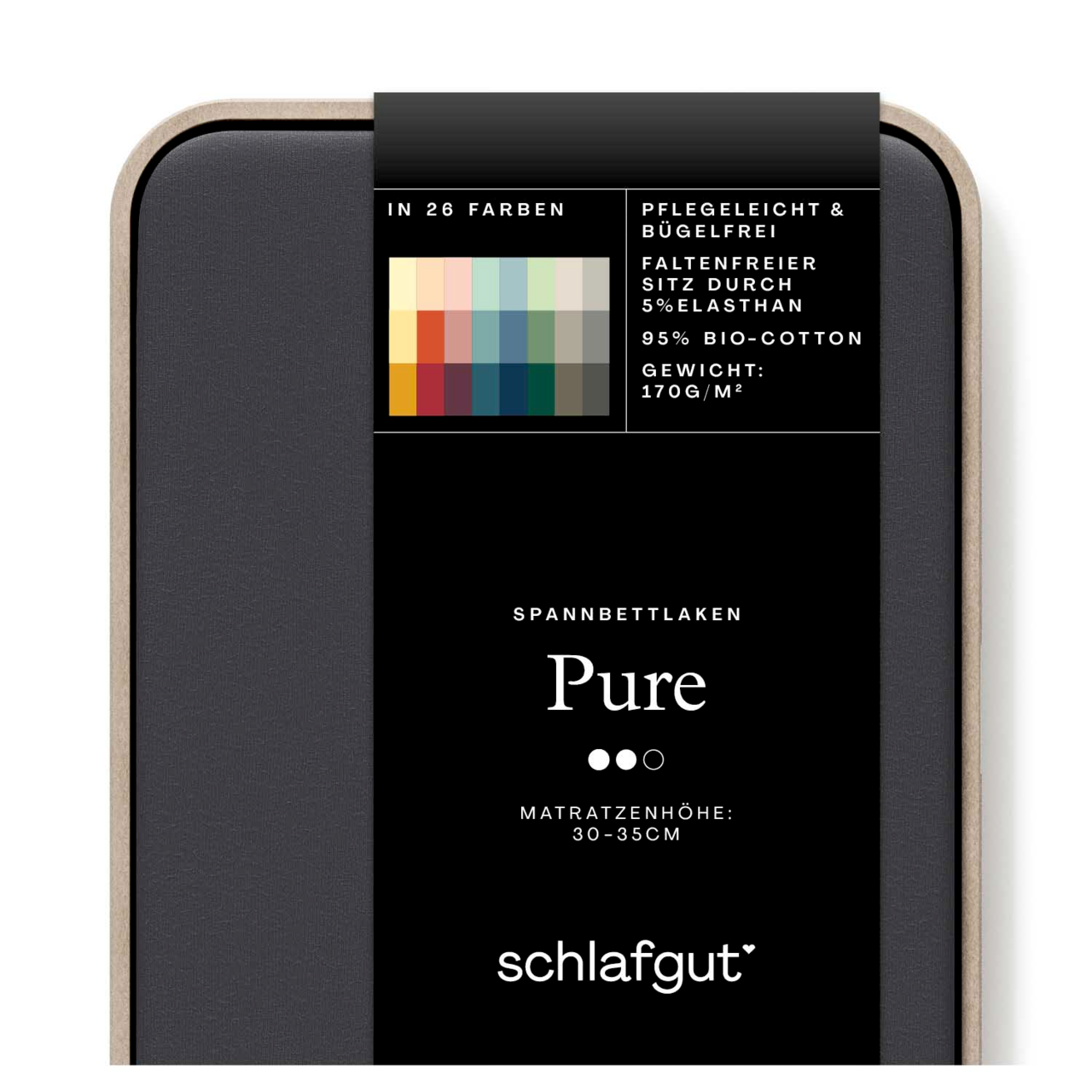 Verpackung eines Spannbettlakens der Marke schlafgut, Modell Pure, geeignet für Matratzenhöhen von 30-35 cm, in 26 Farben erhältlich, pflegeleicht und bügelfrei, aus 95% Bio-Baumwolle und 5% Elasthan, Gewicht 170g/m², seitliche Perspektive.