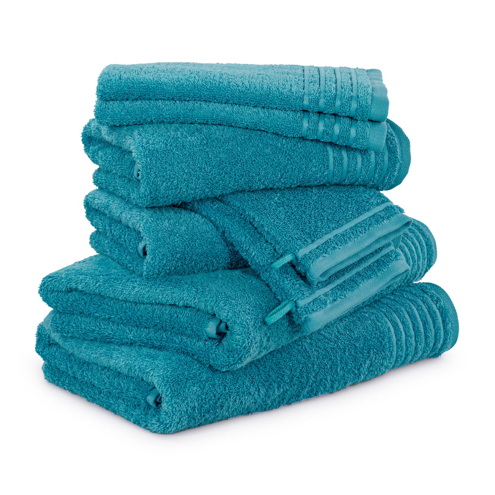 Ein Stapel von türkisfarbenen Handtüchern aus einem 8-teiligen Set, fotografiert aus einer leicht seitlichen Perspektive.
