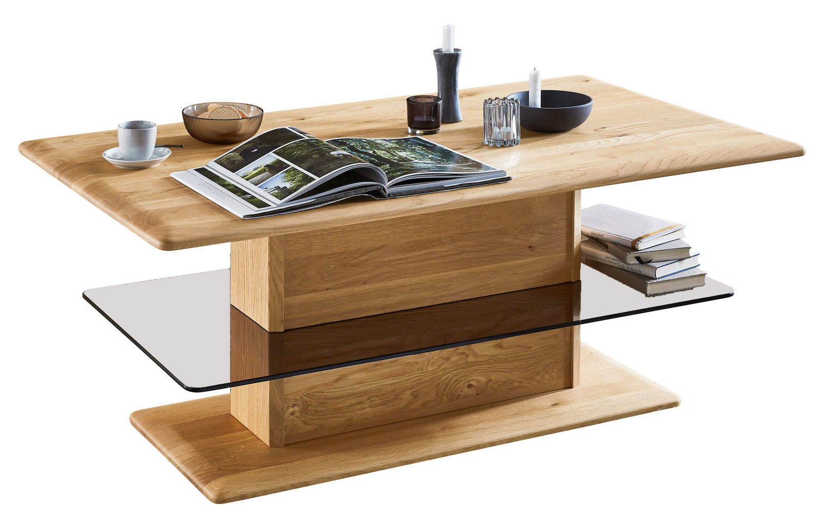 Wöstmann Markenmöbel Couchtisch AURUM Moderner Couchtisch aus Holz mit Glasablage, dekoriert mit Büchern, Kerzen und einer Tasse, seitliche Perspektive