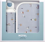 Lunchset Campus Sailors Bay von Mepal, bestehend aus einer Brotdose und einer Trinkflasche mit maritimem Design, Vorderansicht