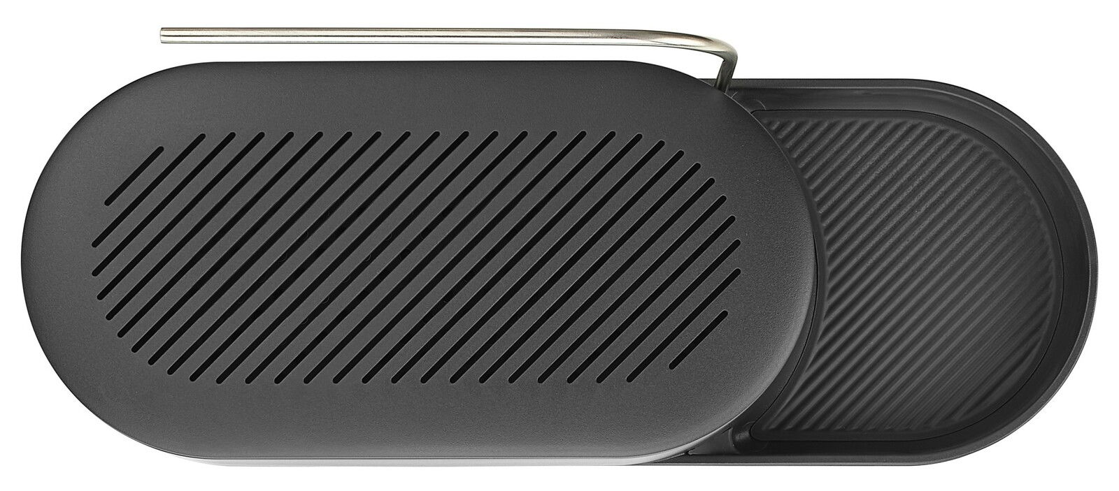 Draufsicht auf einen schwarzen Organizer mit Rillenmuster und Metallgriff, geeignet für die Spüle.