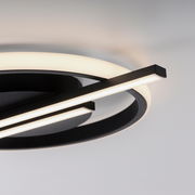 Moderne LED-Deckenleuchte mit kreisförmigem Design und linearen Elementen, seitliche Perspektive