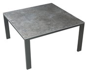 Moderner quadratischer Esstisch mit grauer Steinoptik-Tischplatte und Metallbeinen, Perspektive von oben.