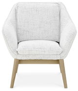 Moderner Sessel mit hellgrauem Stoffbezug und Holzbeinen, Frontalansicht