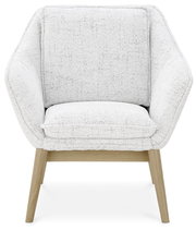 Moderner Sessel mit hellgrauem Stoffbezug und Holzbeinen, Frontalansicht