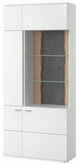 Moderne weiße Vitrine mit Glastüren und Holzrückwand, frontal betrachtet.