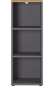 Frontale Ansicht eines grauen Aktenregals mit drei offenen Fächern und einer Holzoberfläche.