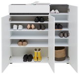 Vorderansicht eines weißen XL-Schuhschranks mit drei Türen und einer Schublade, gefüllt mit verschiedenen Schuhen und einem Korb.