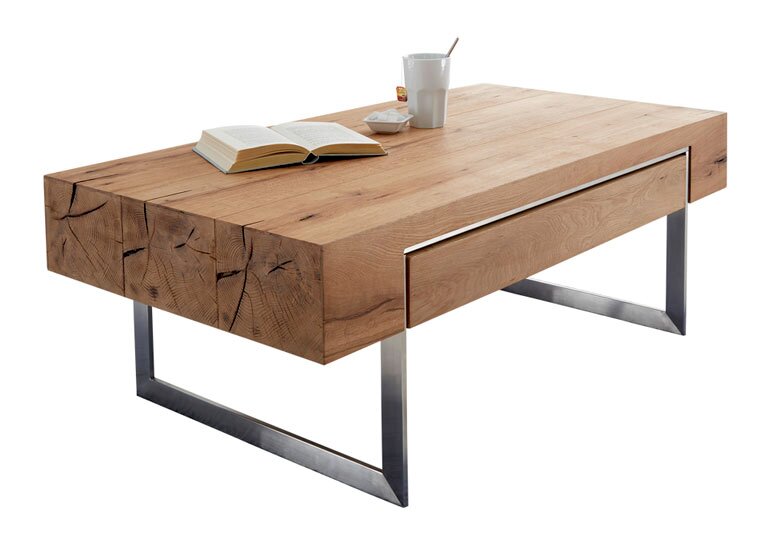 Moderner Couchtisch aus massivem Holz mit Metallbeinen, seitliche Perspektive