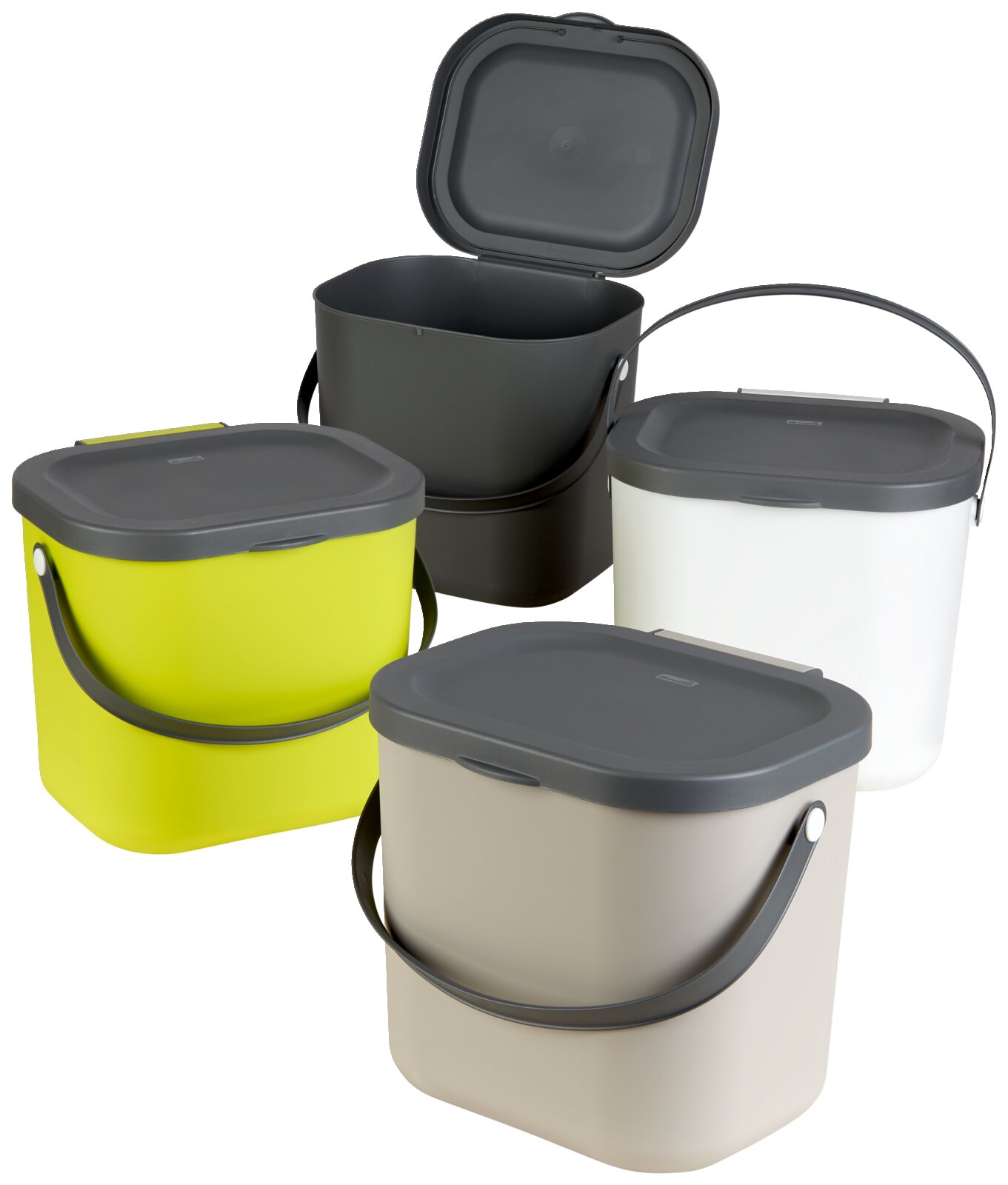 Vier Recycling-Müllsysteme in verschiedenen Farben, perspektivisch von vorne und leicht von oben fotografiert. Ein Behälter ist geöffnet, die anderen sind geschlossen.