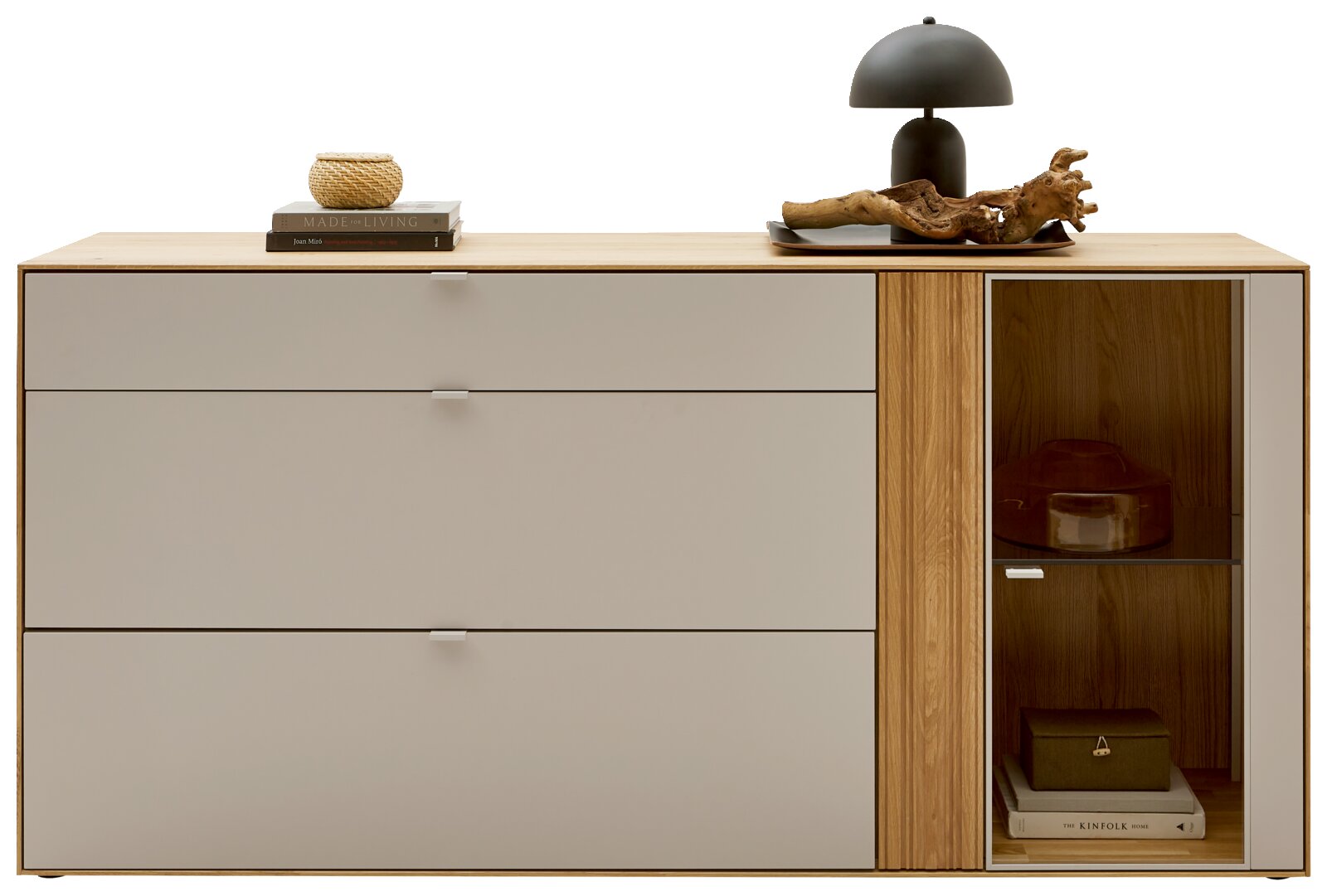 Moderne Kommode/Sideboard mit drei hellgrauen Schubladen links und Vitrine mit Glasfront rechts, Holzrahmen und Holzplatte, frontal aus der Vorderansicht freigestellt auf weißem Hintergrund