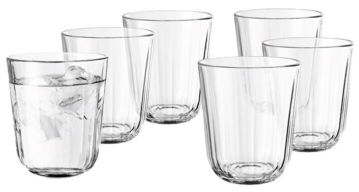 Sechs Facettengläser, 27 cl, aus klarem Glas, frontal abgebildet. Eines der Gläser ist mit Eiswürfeln gefüllt.