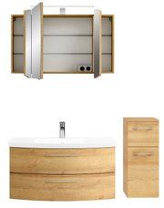 Badkombination aus Holz mit Spiegelschrank, Waschbeckenunterschrank und Hochschrank, frontal betrachtet