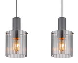 Zwei moderne Hängeleuchten TULIVAR mit geriffeltem Glas und warmem Licht, seitliche Perspektive.