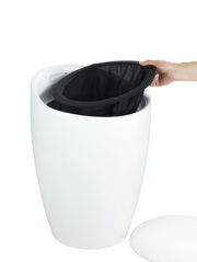 Weißer Badhocker Candy mit abnehmbarem Sitz und herausnehmbarem Wäschesack, seitliche Perspektive