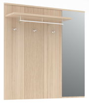 Garderobenpaneel aus hellem Holz mit Spiegel, drei Haken und einer Ablage, Frontalansicht