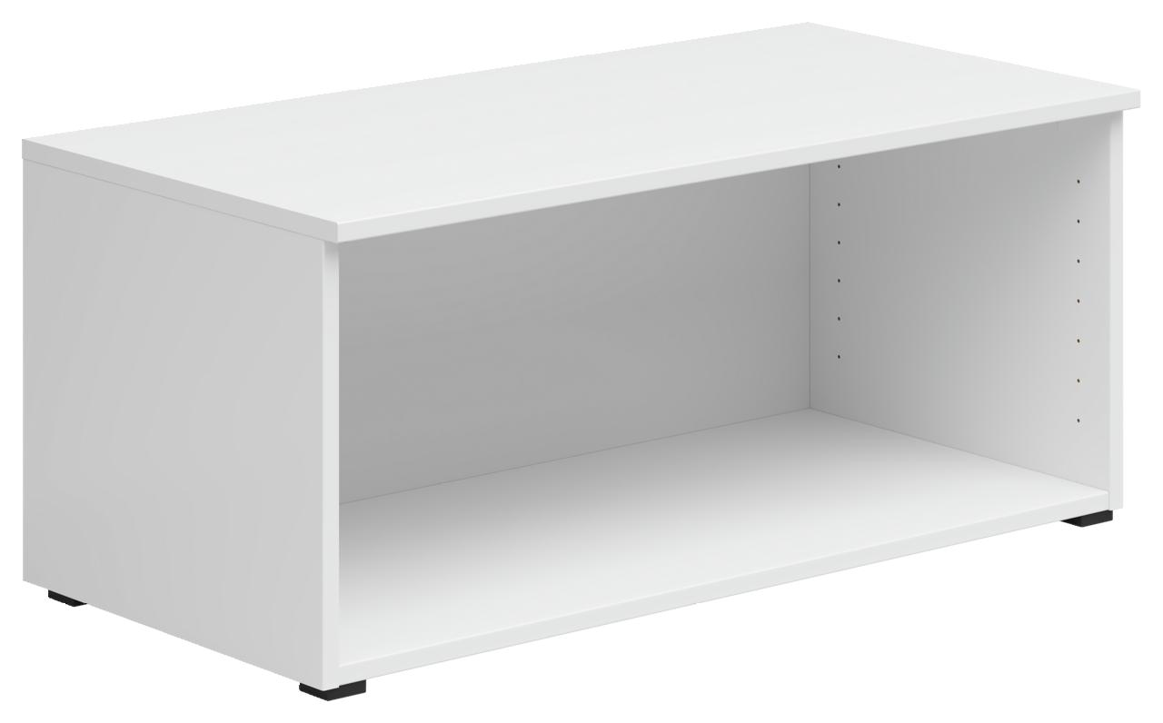 Weißer Regalaufsatz aus Holz, perspektivisch von vorne rechts fotografiert.