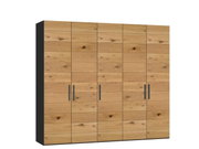 Houten kast met vijf draaideuren en een natuurlijke nerf, zwarte handgrepen, zijaanzicht