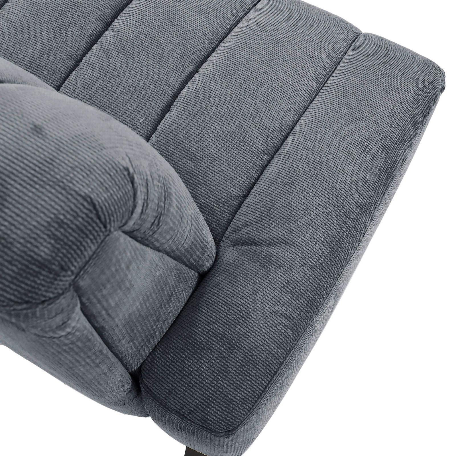 Nahaufnahme einer grauen 2,5er-Sitzbank aus Stoff, Perspektive von oben.