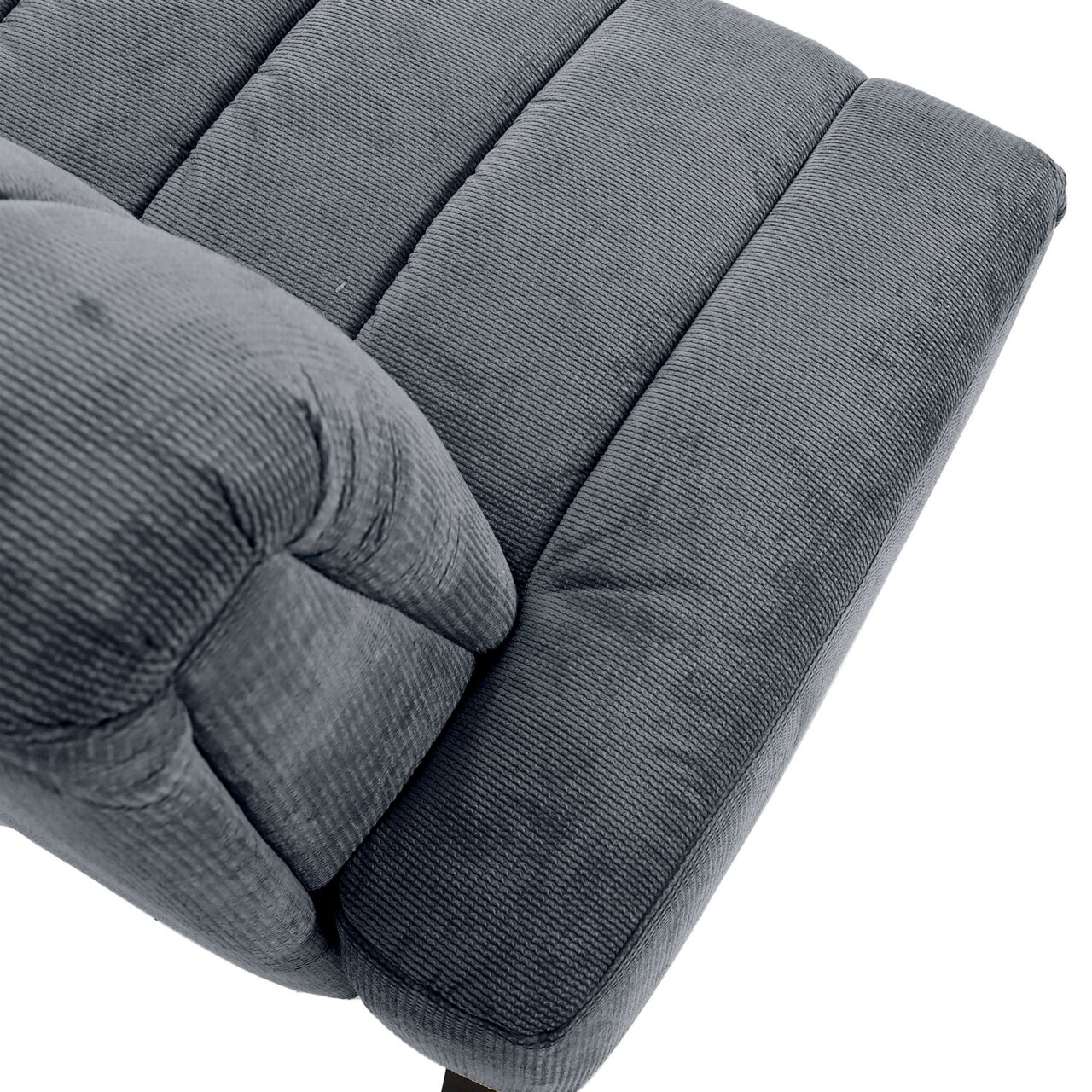 Nahaufnahme einer grauen 2,5er-Sitzbank aus Stoff, Perspektive von oben.
