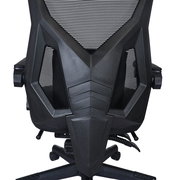 Rückansicht eines Gaming Stuhls mit futuristischem Design und Netzrückenlehne