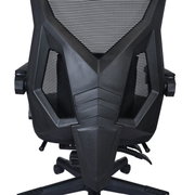 Rückansicht eines Gaming Stuhls mit futuristischem Design und Netzrückenlehne