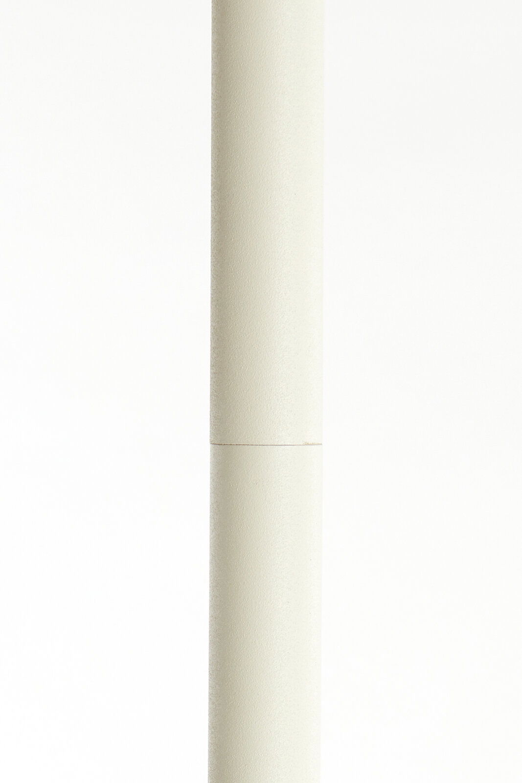 Nahaufnahme eines Teils einer Stehleuchte in zylindrischer Form, seitliche Perspektive