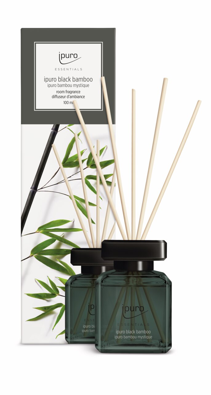 Ipuro Black Bamboo Raumduft 100ml mit eleganten Glasflaschen und Bambusstäbchen, frontal präsentiert.