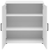 Weiße Kommode mit zwei offenen Türen und drei Regalböden, frontale Ansicht