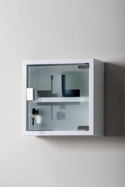 Medicijnkastje Small met glazen deur en slot, zijaanzicht