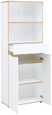 Weißer Regalschrank mit Holzdetails, offene Schublade und geöffnete Türen, Frontalansicht