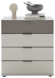 Schubkastenkommode mit vier Schubladen, obere Schublade mit wellenförmiger Struktur, dekoriert mit einer Skulptur, Büchern und einer Schale, Frontalansicht.