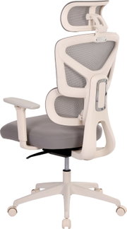 Ergonomischer Bürostuhl mit weißem Rahmen, grauer Sitzfläche, atmungsaktiver Netzrückenlehne und verstellbarer Kopfstütze auf Rollenfußkreuz, seitliche Ansicht (leicht von hinten)