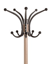 Nahaufnahme eines Garderobenständers mit mehreren schwarzen Haken, die von einem Holzstab ausgehen, aus der Vorderansicht.