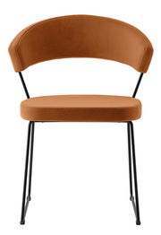 Moderner Stuhl mit braunem Samtbezug und schwarzem Metallgestell, Frontalansicht