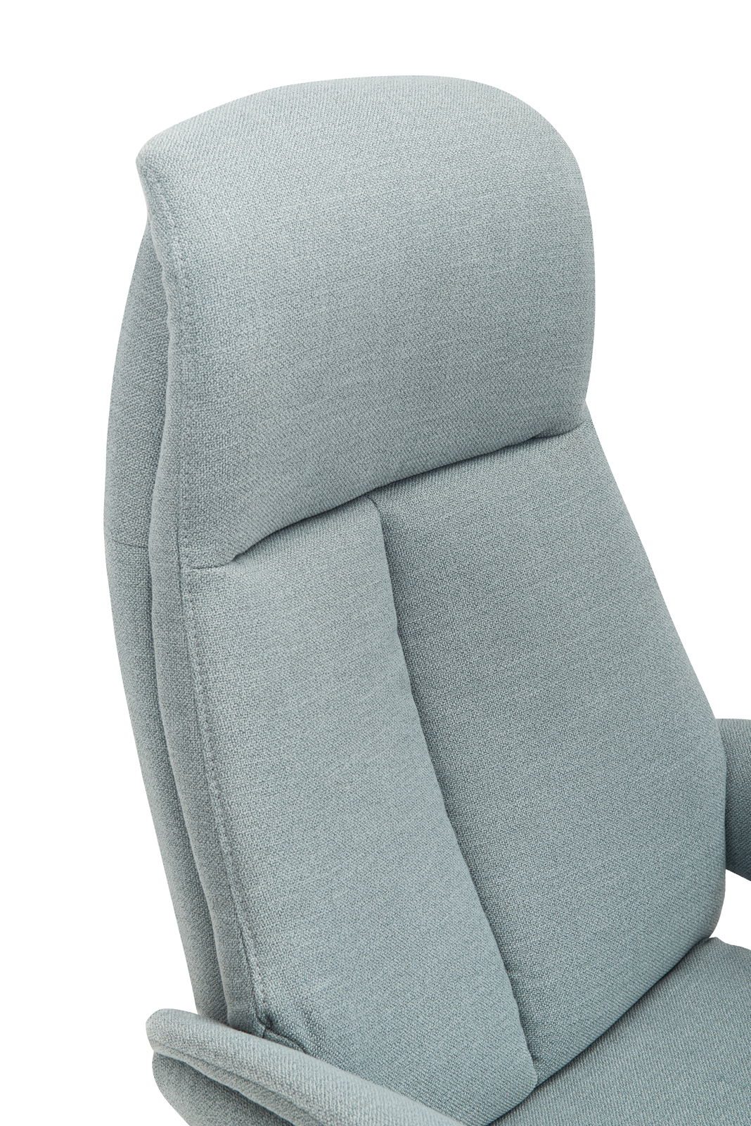 Nahaufnahme eines hellgrauen Relaxsessels mit weicher Polsterung, seitliche Perspektive