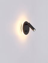 Moderne Wandleuchte aus Metall in Weiß mit rundem Design und schwenkbarem Arm, seitliche Perspektive.