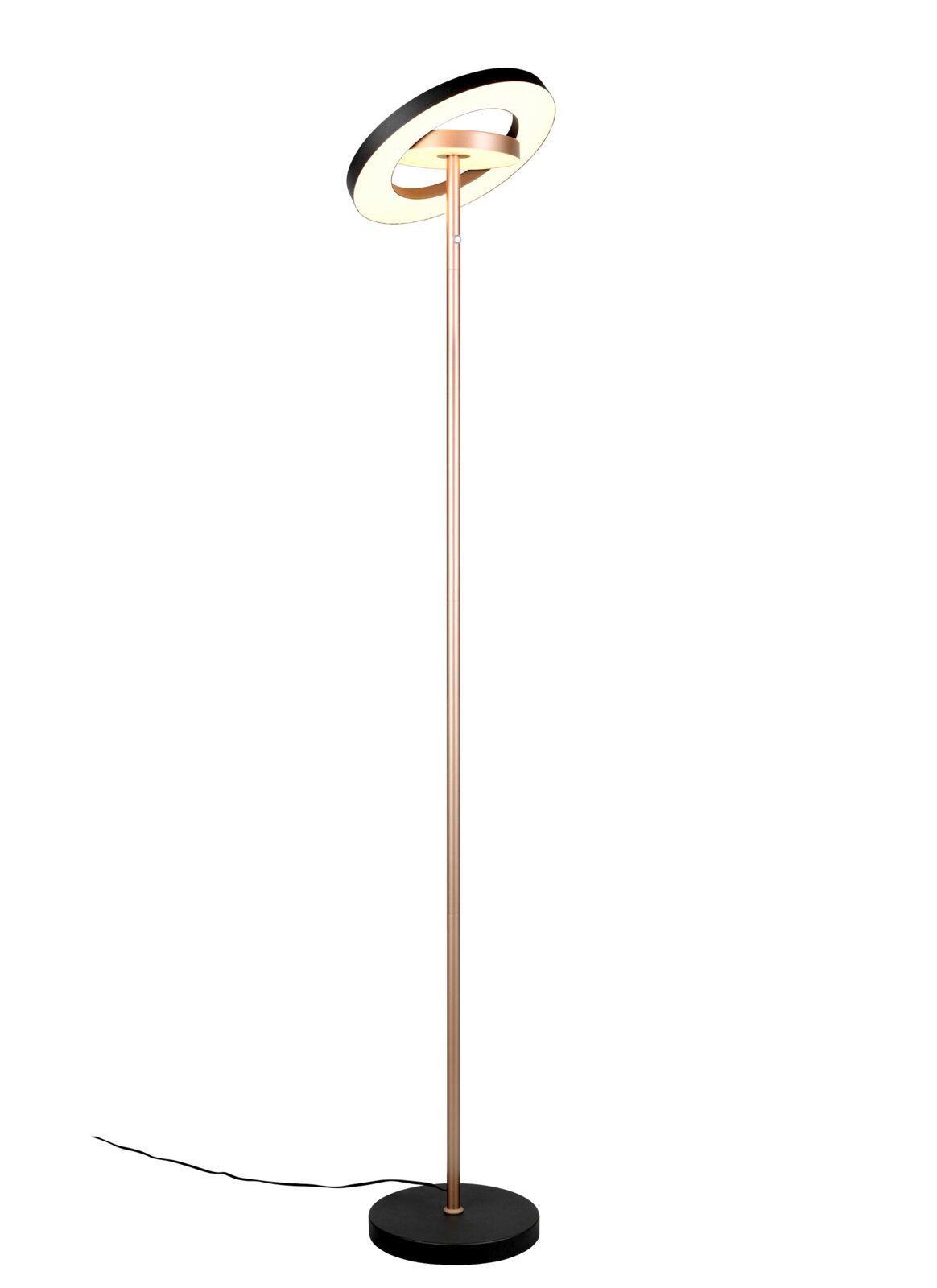 Moderne LED-vloerlamp met ringvormige kap, zwarte voet en roségouden staander, productfoto vanuit licht schuin vooraanzicht op witte achtergrond