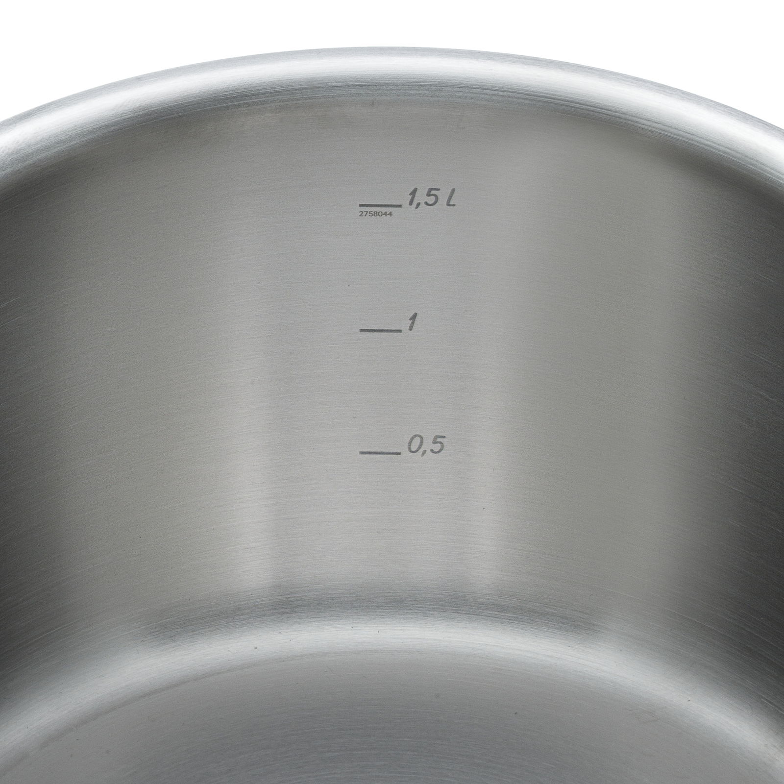 Innenansicht eines Edelstahltopfs mit Messskala bis 1,5 Liter.