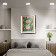 Moderne LED-Einbauleuchten in einem stilvollen Schlafzimmer, Deckenansicht