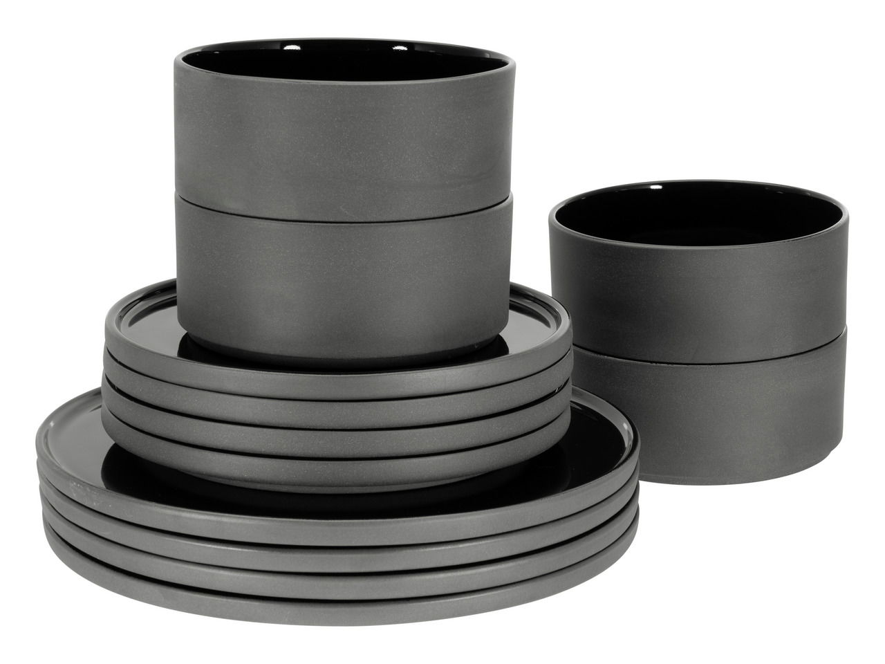 Stapel von schwarzen Tellern und Schalen aus dem Tellerset Futuro Black, seitliche Perspektive