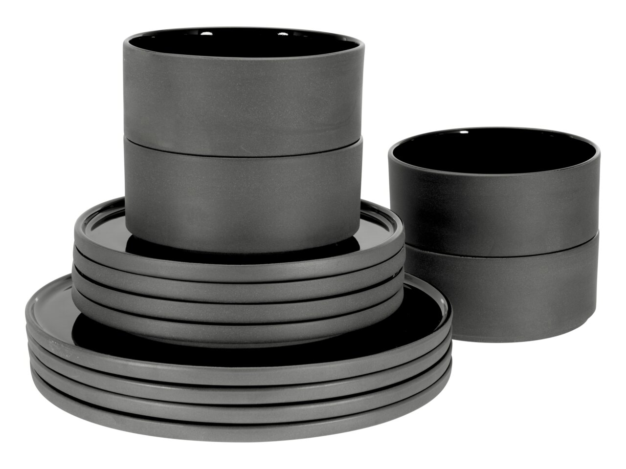 Stapel von schwarzen Tellern und Schalen aus dem Tellerset Futuro Black, seitliche Perspektive