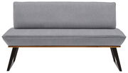 Graue Bank mit gepolsterter Sitzfläche und Rückenlehne, Holzrahmen und schwarzen Metallbeinen, Frontalansicht.