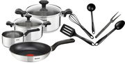 Kochgeschirr-Set aus Edelstahl mit Töpfen, Pfanne und Küchenutensilien, seitliche Perspektive