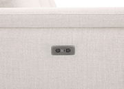 Rückansicht eines hellgrauen Longchairs mit integrierter Steckdose und USB-Anschluss.