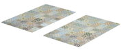 Zwei rechteckige Herdabdeck- und Schneideplatten mit buntem Mosaikmuster, aus schräger Perspektive fotografiert.