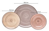 Drei Teller in verschiedenen Größen und Farben mit kreisförmigem Muster, von oben betrachtet. Durchmesser: 26,8 cm, 19,5 cm und 18 cm.