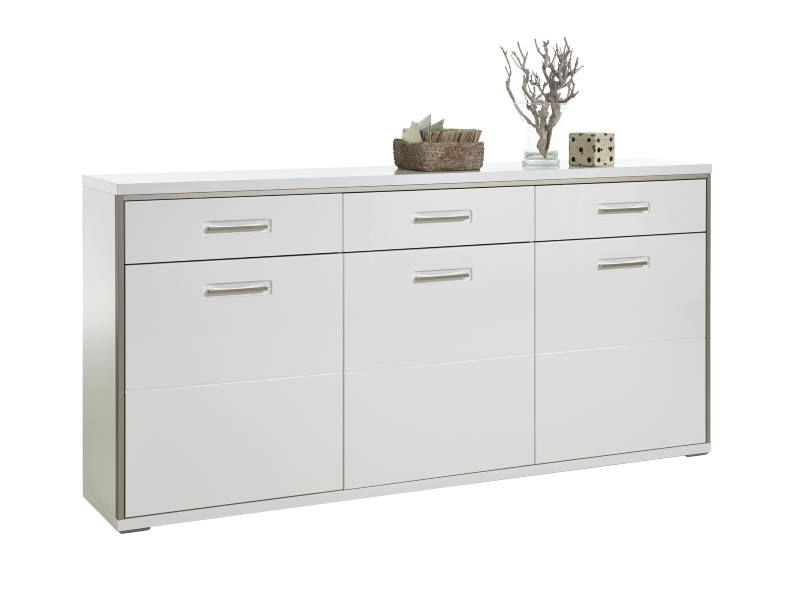 Weißes Sideboard mit sechs Schubladen, dekoriert mit einem Korb, einer Skulptur und einem Würfel, seitliche Perspektive